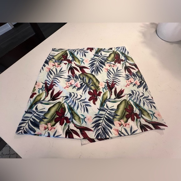 Lady Hagen Women's 16" Palm Print Overlap Golf Skort - Picture 1 of 10